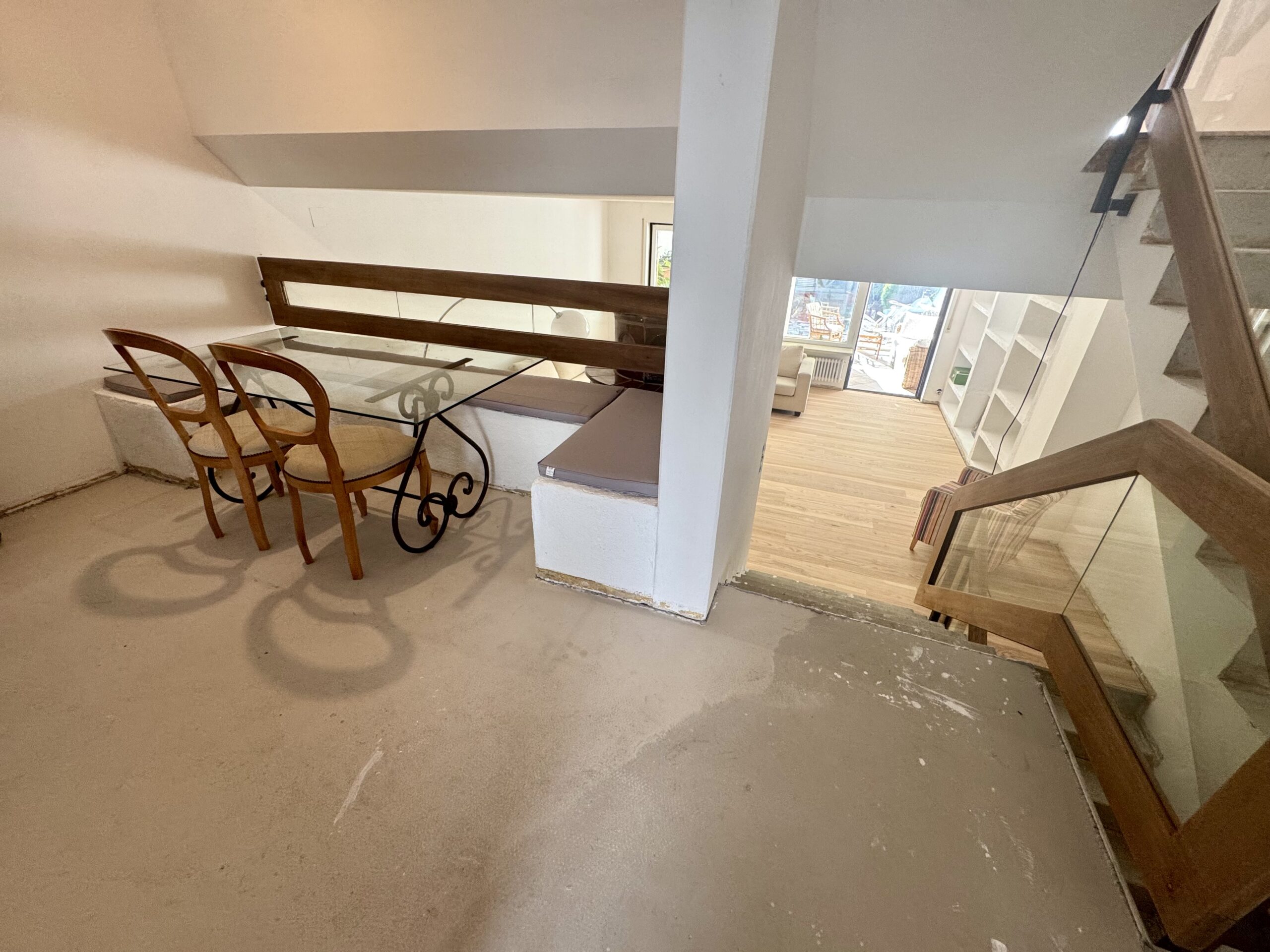 Ein Zuhause voller Licht und Leben - Split-Level-Wohnen mit Seeblick